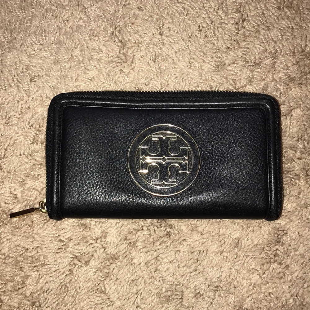 ❌SOLD❌ Tory Burch Amanda Zip Continental